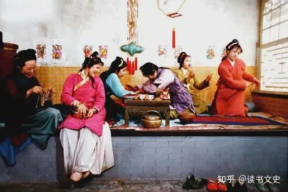 为何东北人全家睡在一个炕上？两口子不尴尬吗？东北习俗你知多少 - 知乎