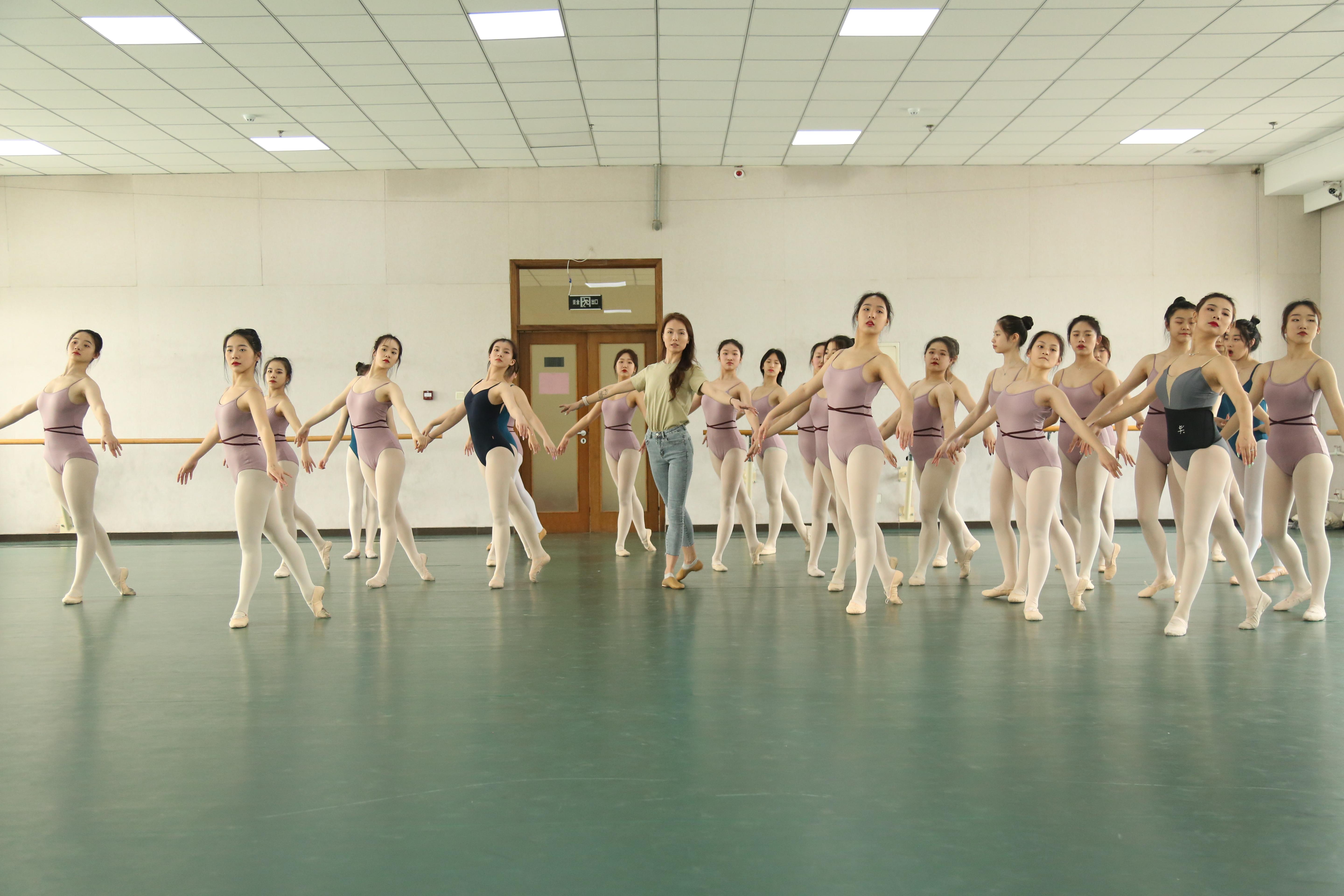 艺考解答舞蹈类专业艺考对女生的具体要求