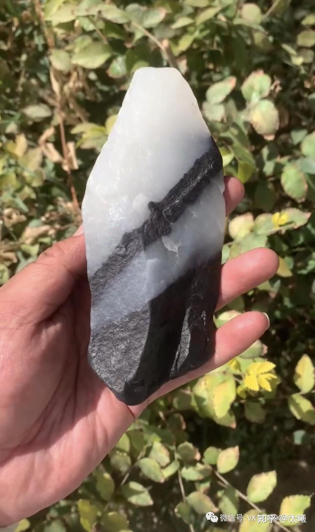 东陵石,大家伙也注意一下,部分人把这玩意儿放在直播间,管这个叫青花