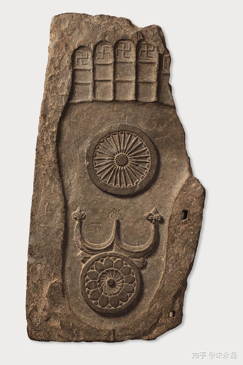 有千辐轮记的佛陀足迹浮雕.