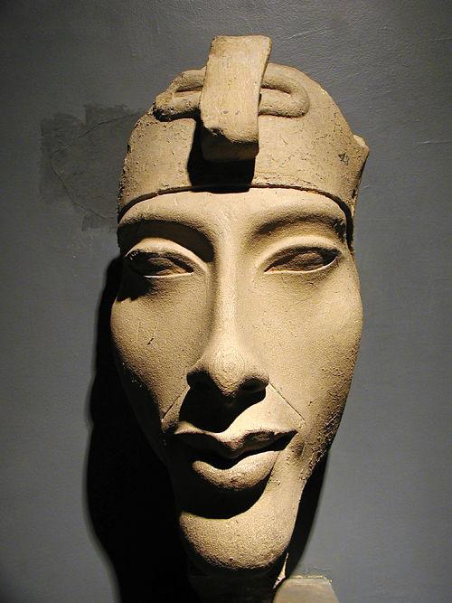 七百年的时空开罗埃及博物馆里的的埃赫那吞像法老图特摩斯三世雕像