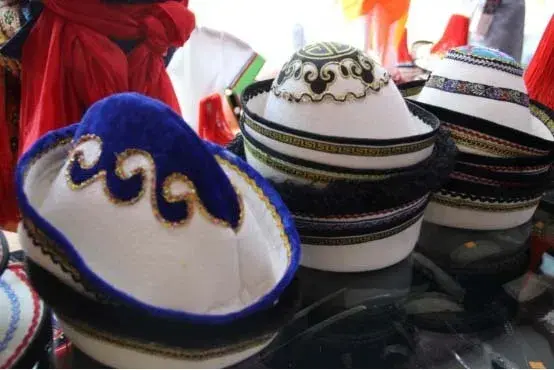 民族文化裕固族服饰