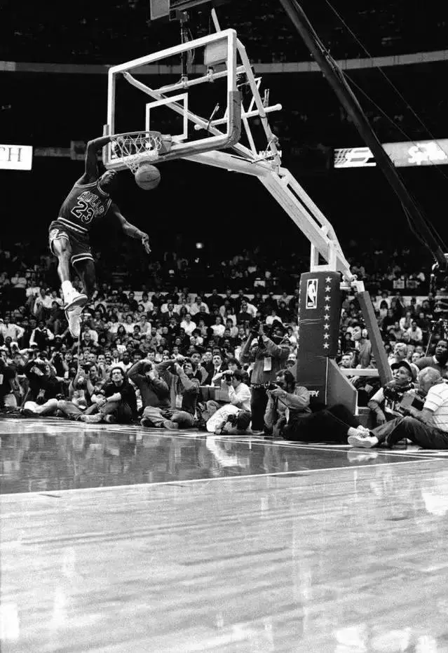 再次拯救nba的神丨乔丹高清黑白壁纸赏析