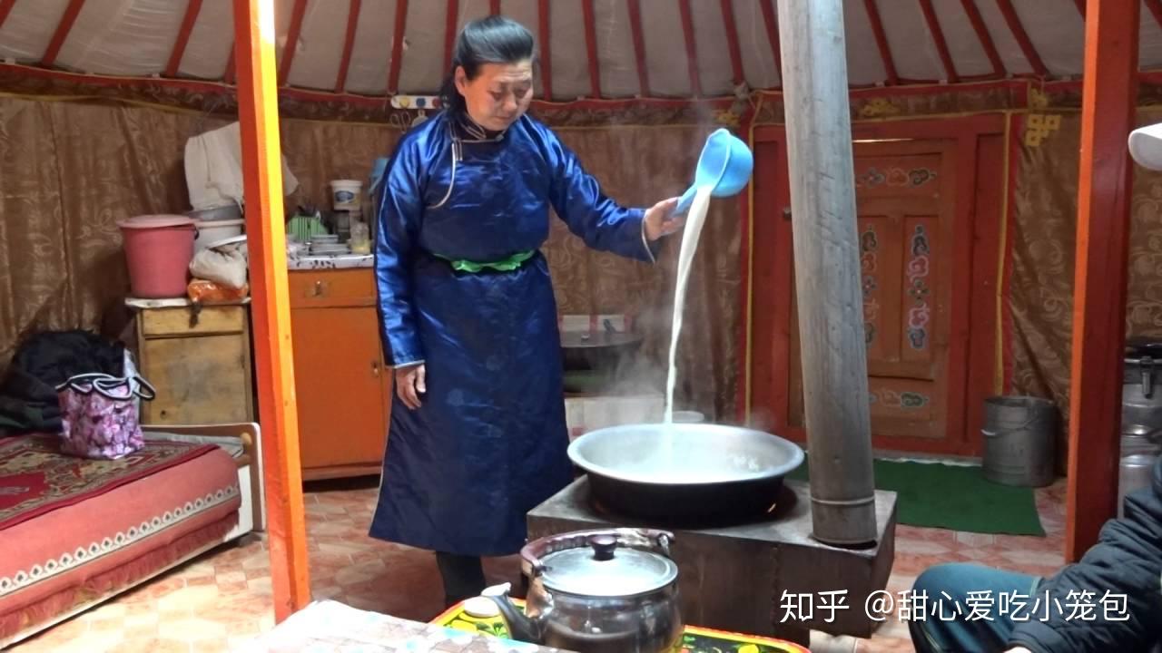 蒙古人喝奶茶图片