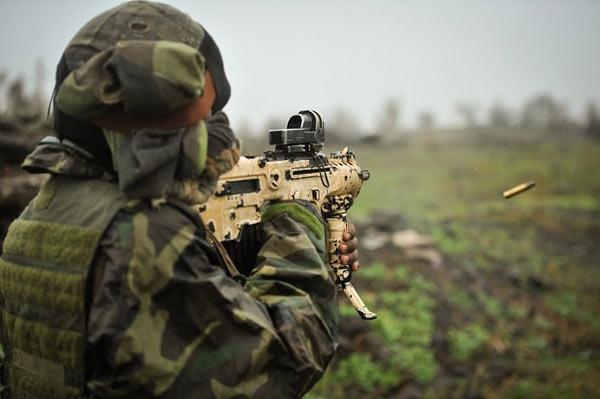 軍方要求,特種部隊值班期間必須全副武裝.