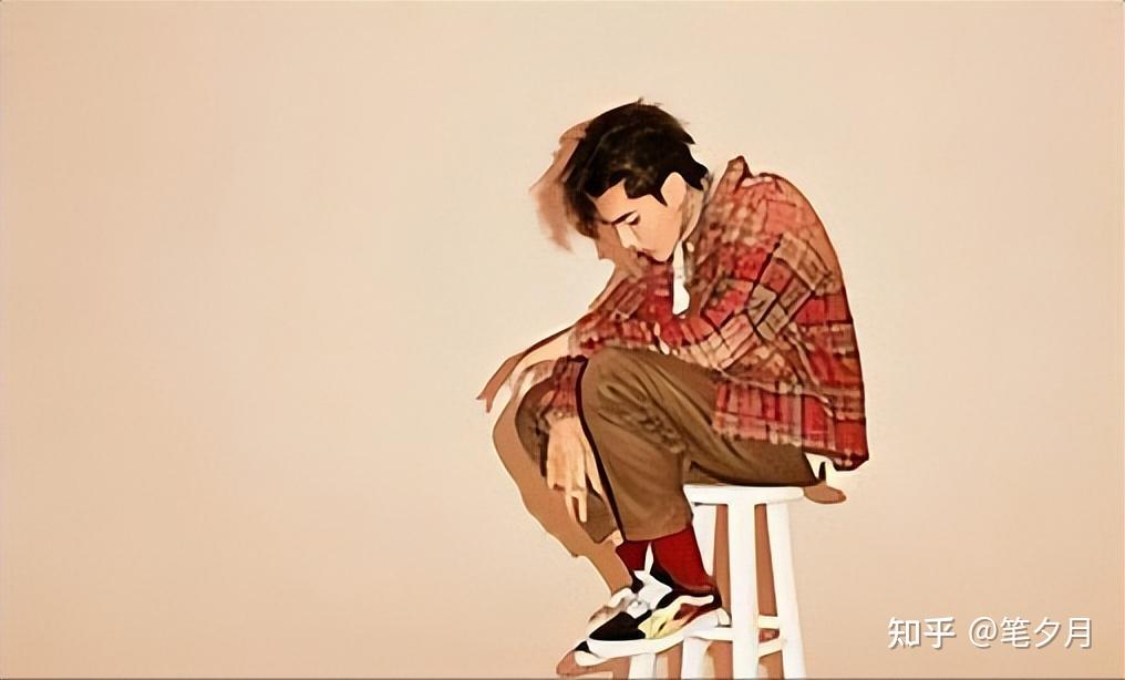 1990年出生的吴亦凡,有着一个不错的家庭环境,母亲是有钱人,开了一家
