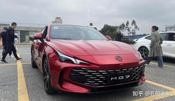 多色名爵7实车,称之“西装暴徒”不过分,电磁悬架带限滑 - 知乎