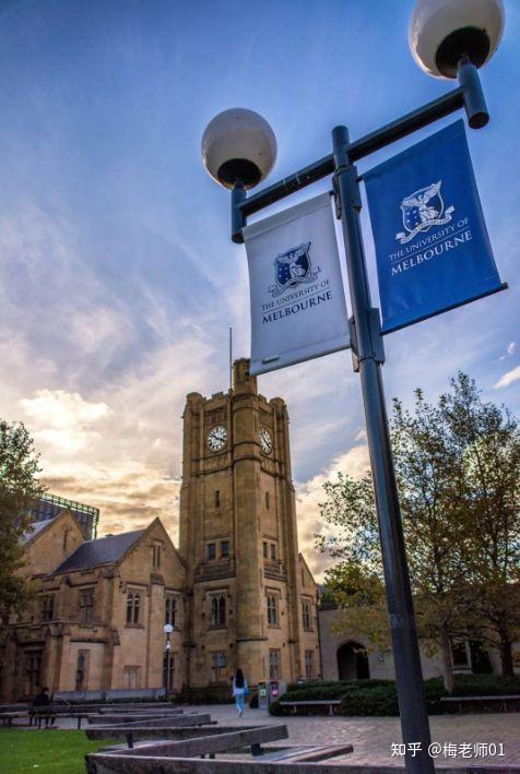 墨尔本大学主校区位于维多利亚州首府墨尔本市中心商务区北面的帕克