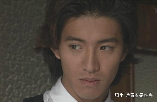 木村拓哉饰演的濑名,是一个很有才华的钢琴家,但毕业之后郁郁不得志