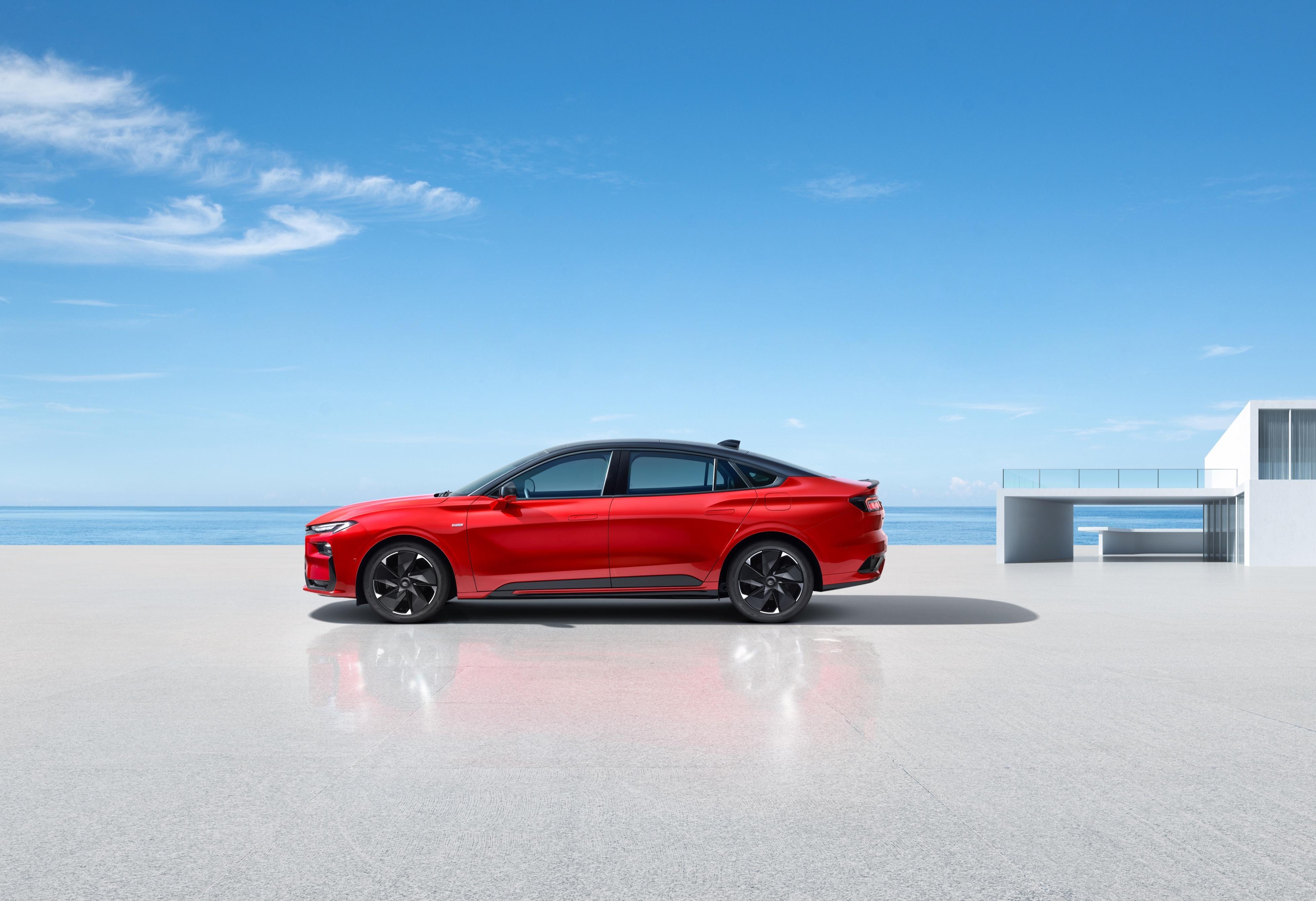 每公里3毛不插电的混动版福特蒙迪欧1898万元起售