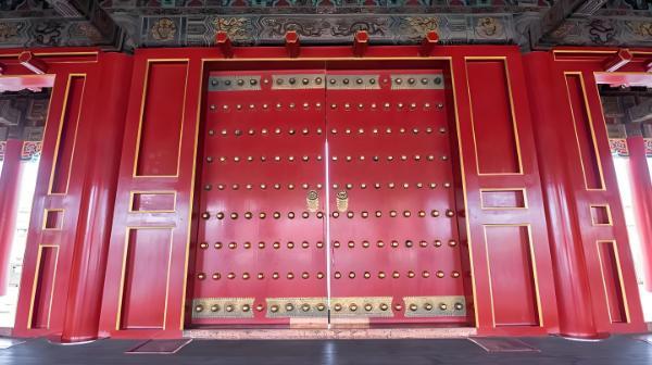 在故宫数门钉时，导游一句话戳破我多年的误解：古建哪能没钉子？ - 知乎