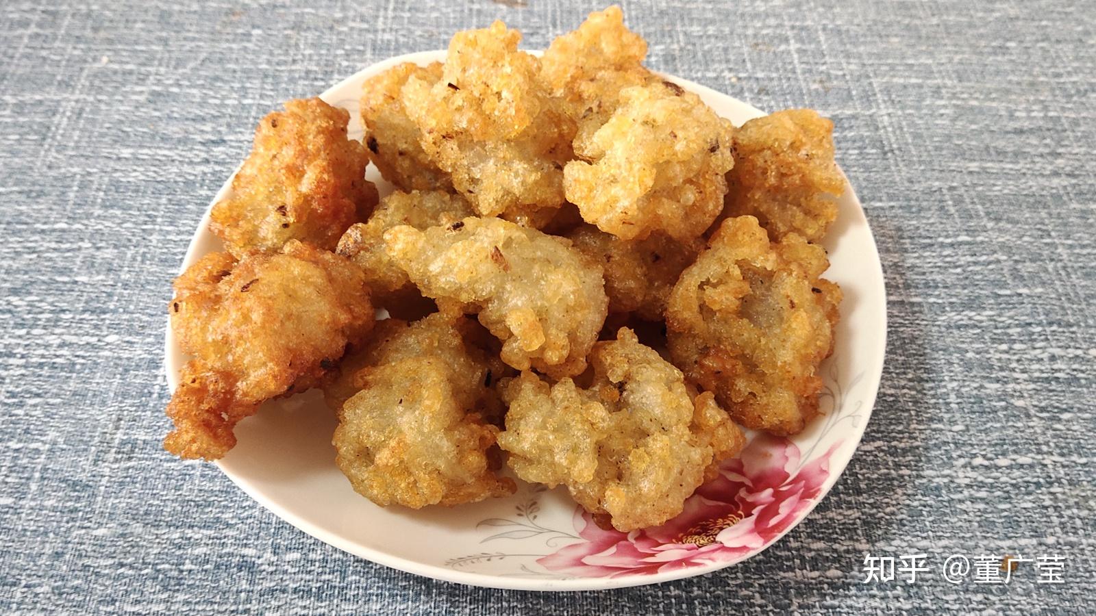 甜丸子也是定州的传统美食,用糯米 花生碎 豆沙,炸制而成,吃的时候