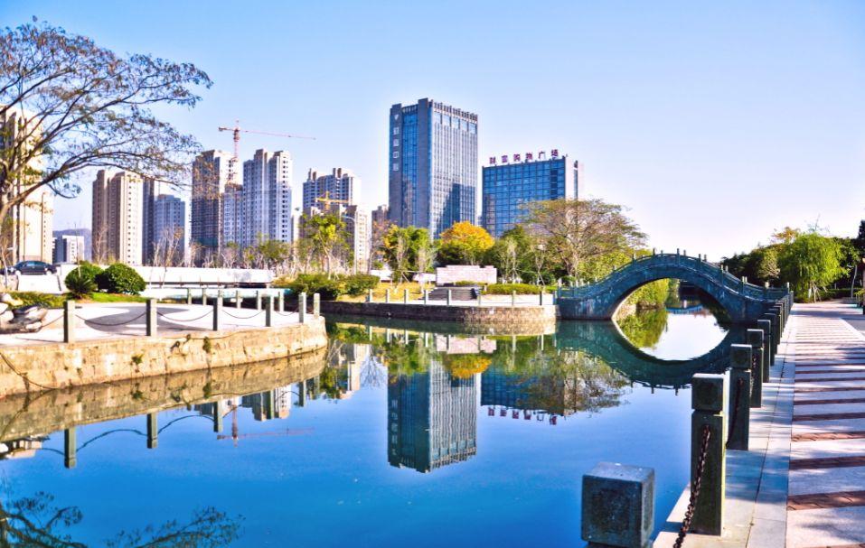 近年来,象山全面开展区域环境污染整治,共原地整治排污企业193家,搬迁