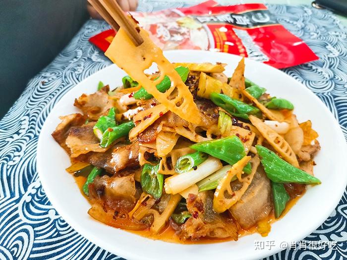肖佬五春笋回锅肉,让春笋鲜嫩与五花肉的肥美软糯相得益彰,将春天的