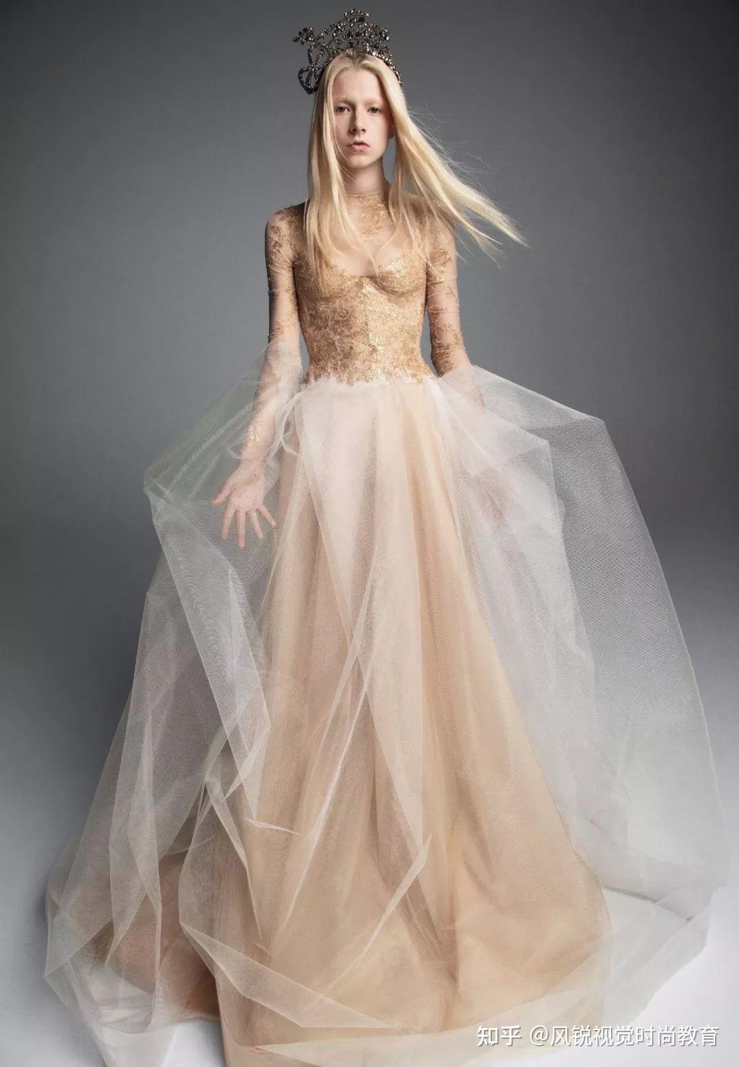 72岁的脸27岁的身材这样的婚纱女王verawang王薇薇