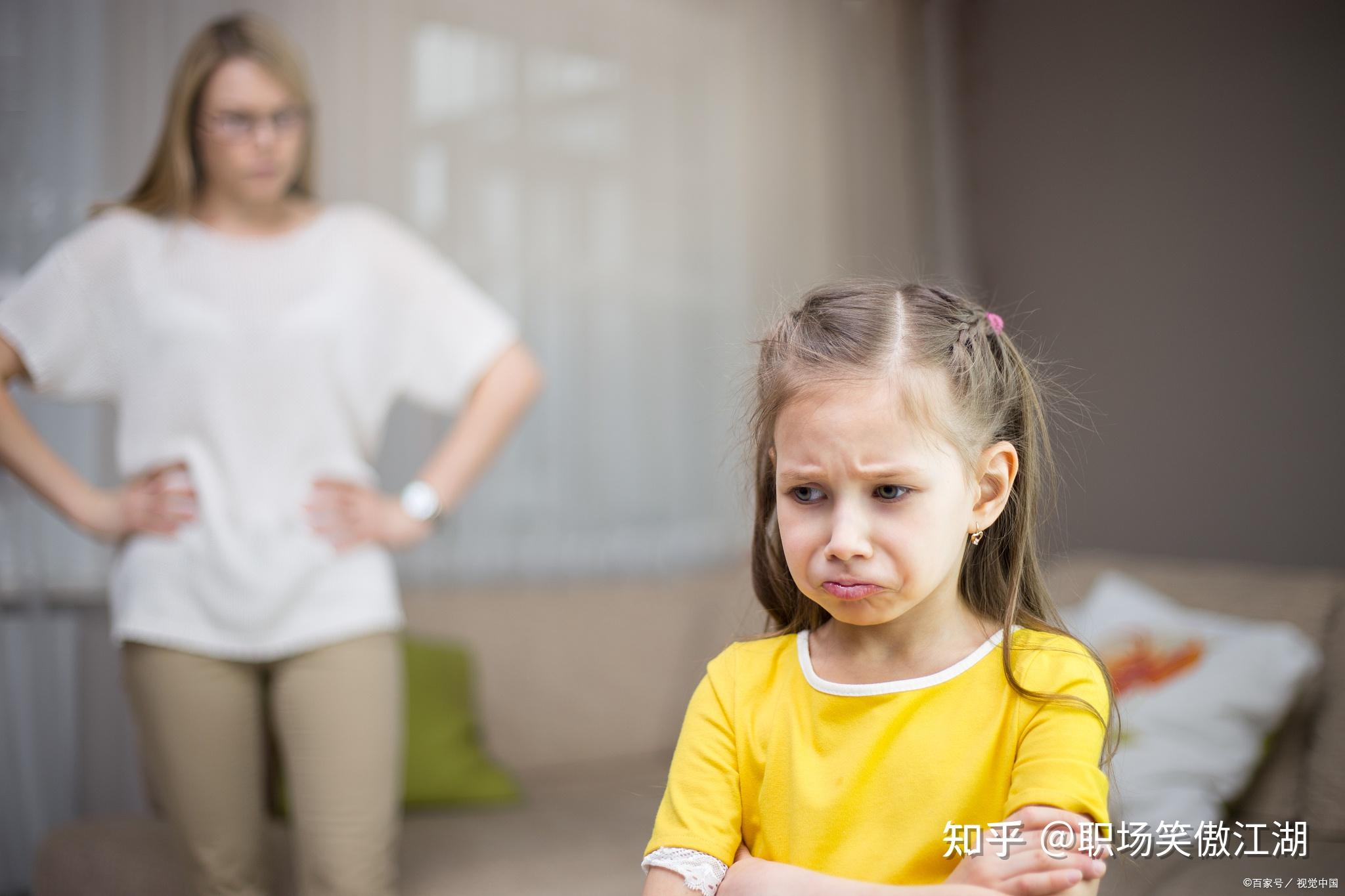 愤怒的小孩表现出沮丧和分歧高清摄影大图-千库网