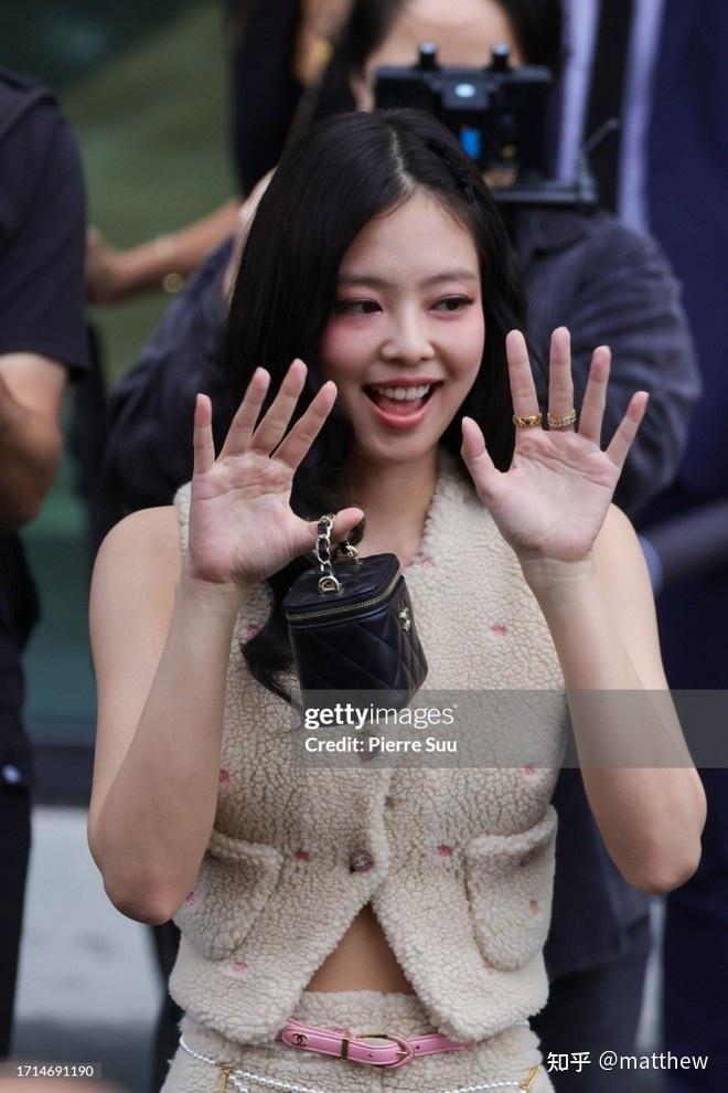 巴黎金珍妮参加香奈儿2024春夏系列展示会活动