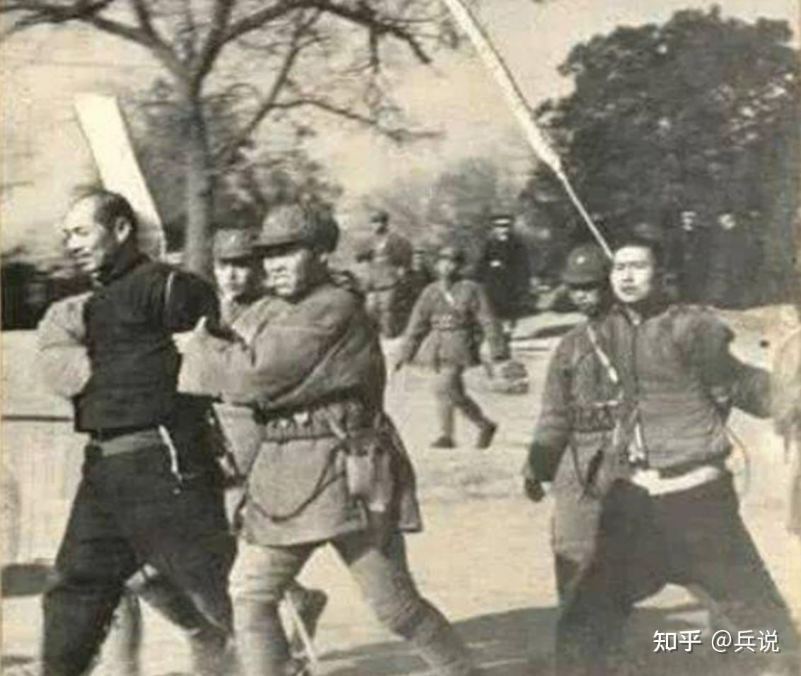 最后,说说变节投敌的两个叛徒.