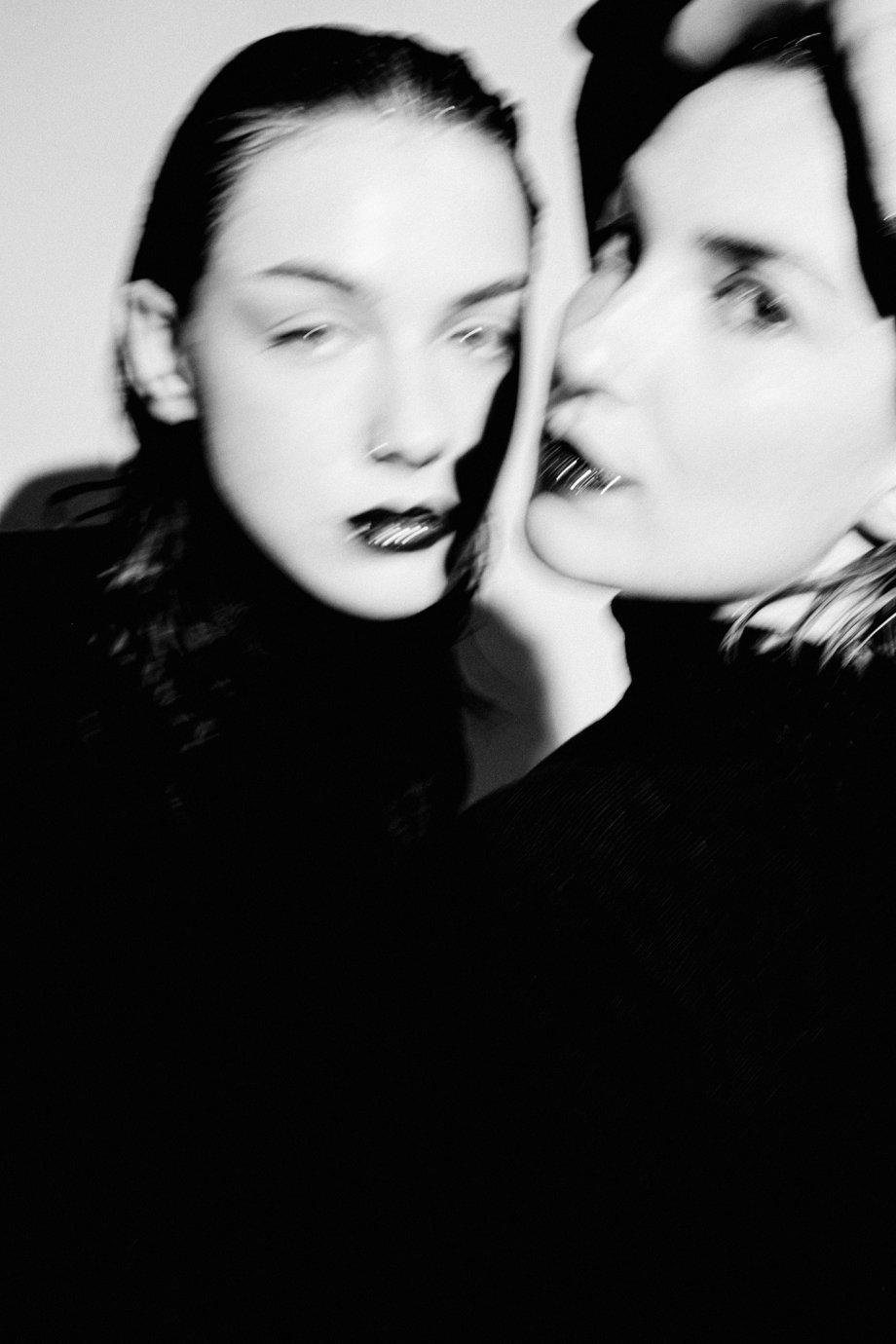 黑白高反差情绪姐妹花