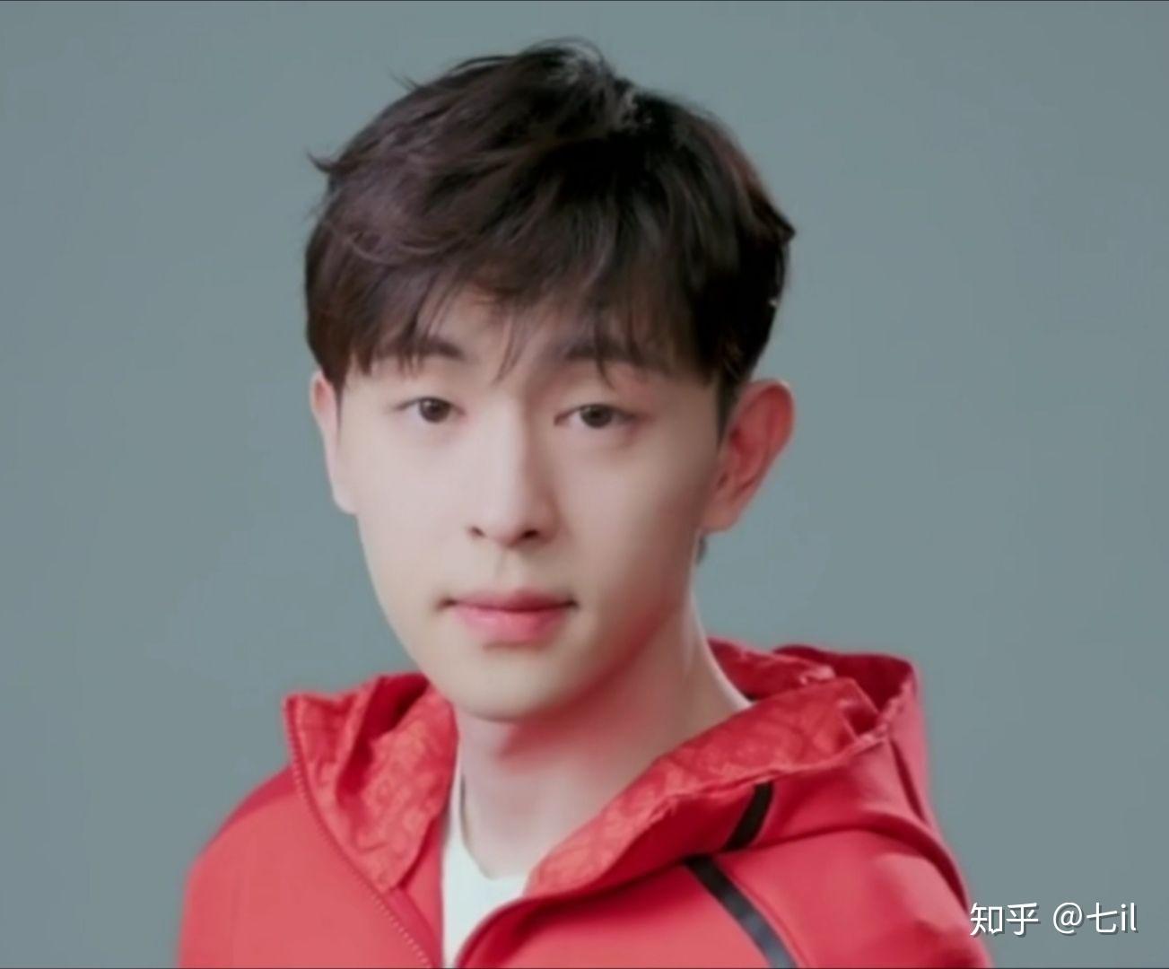 有没有邓伦笑的特别阳光特别苏的可以做壁纸的照片