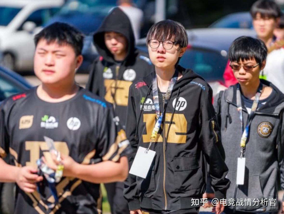 uzi复出第一场比赛 v2-e8784bf70c0827915b336a2924838d69_r.jpg