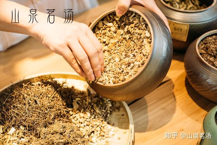 用中草药洗发水和直接用中药洗发有什么区别