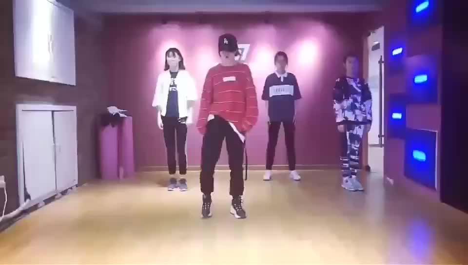 有没有适合女孩的简单易学的舞蹈?