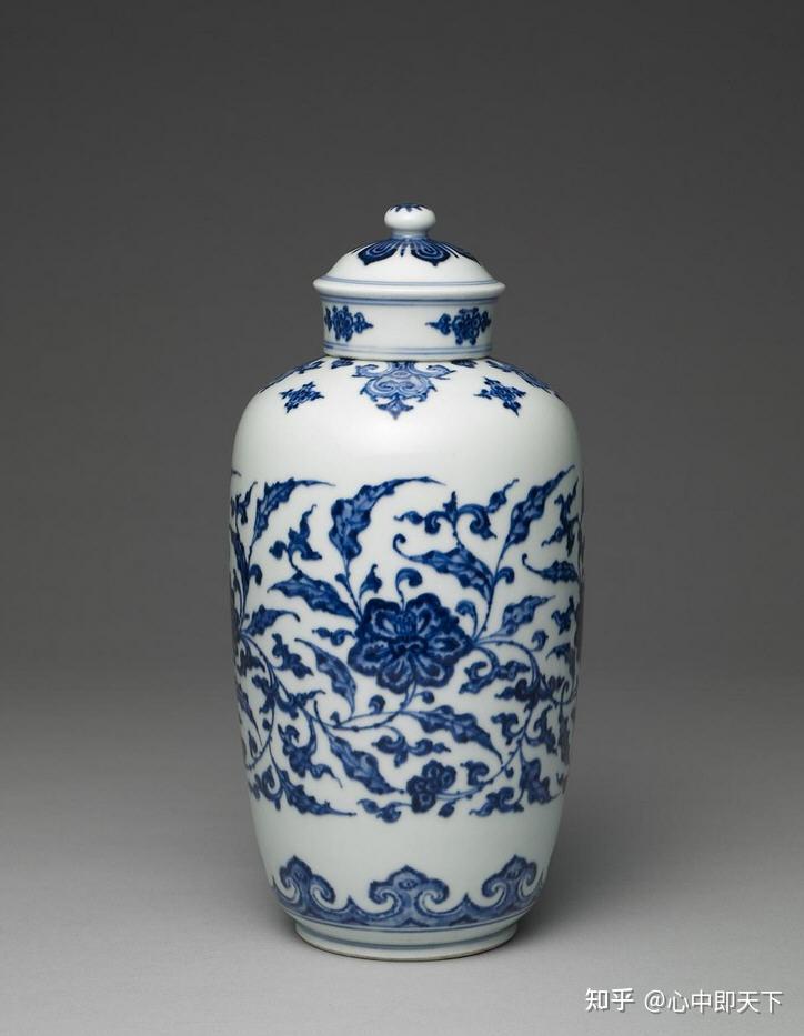 清雍正景德镇官窑青花缠枝花卉纹盖罐