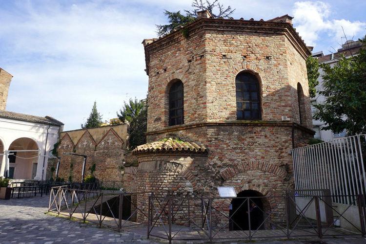 世界文化遗产:拉文纳古迹中的马赛克:加拉·普拉西提阿陵墓(肃穆星空)