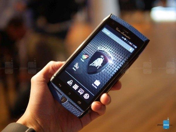 一说起兰博基尼,我想每个人都是想到充满肌肉感与速度感的豪华跑车.