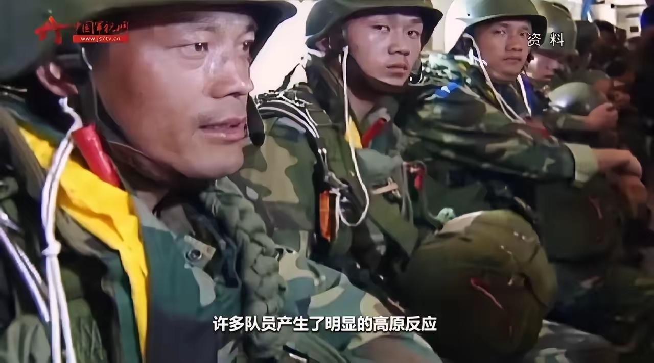 为何空降兵堪称精锐?他们比普通步兵强在哪，除了可以空降进入阵地?