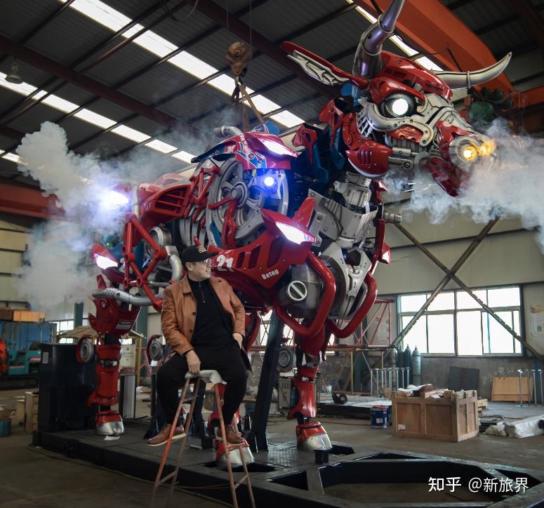 肖迪金色巨牛登陆央视春晚为中国机械装置艺术播撒种子