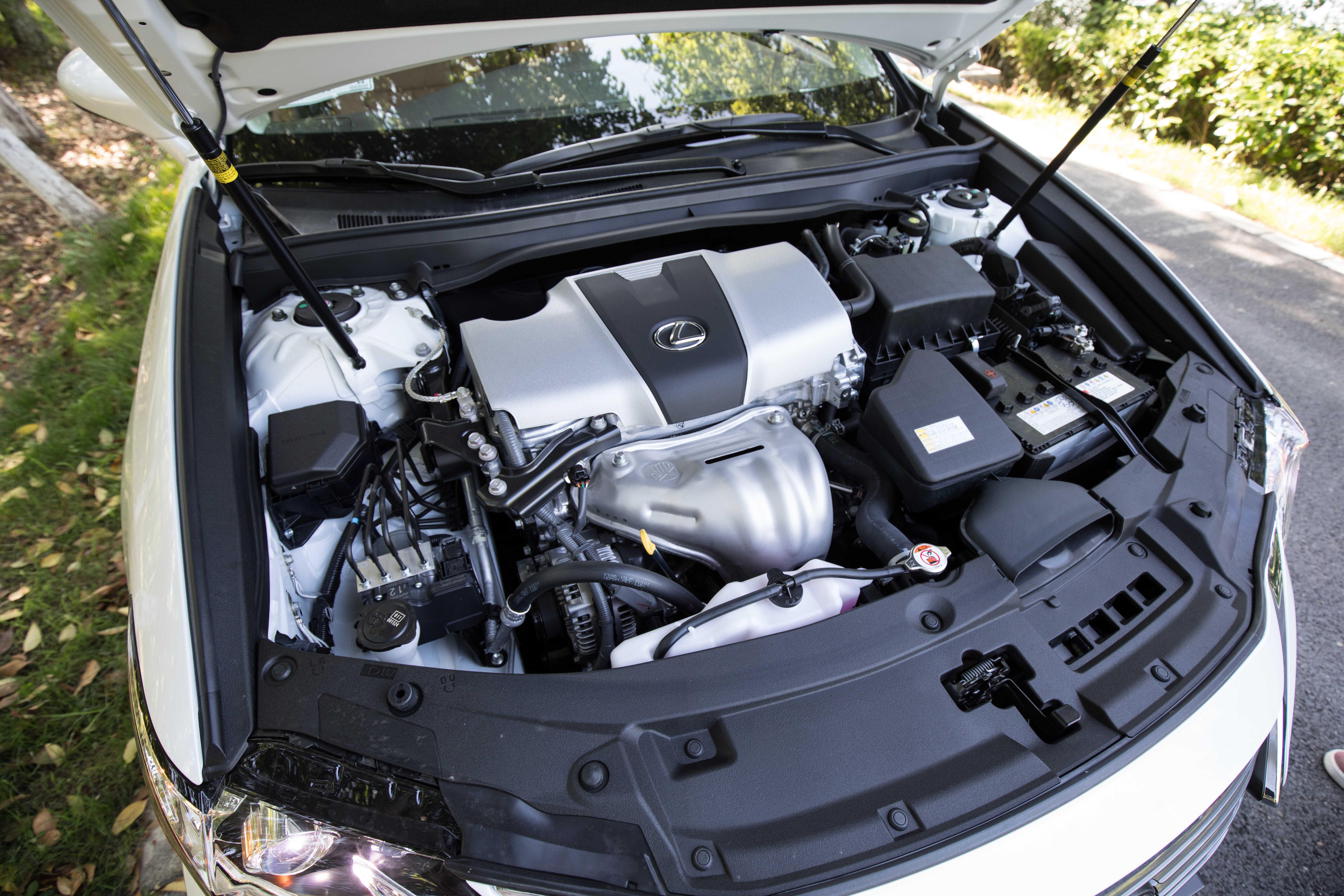 雷克萨斯es200搭载的4缸双喷射自然吸气发动机,最大功率123千瓦(167
