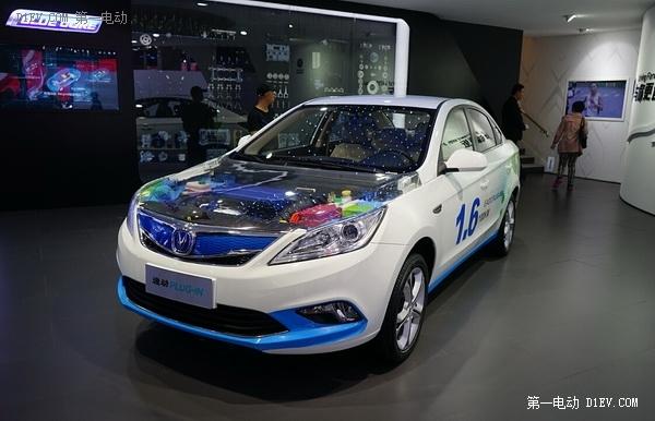 利用長安逸動燃油車,換裝插電式油電混合動力總成的逸動ev plug in,或