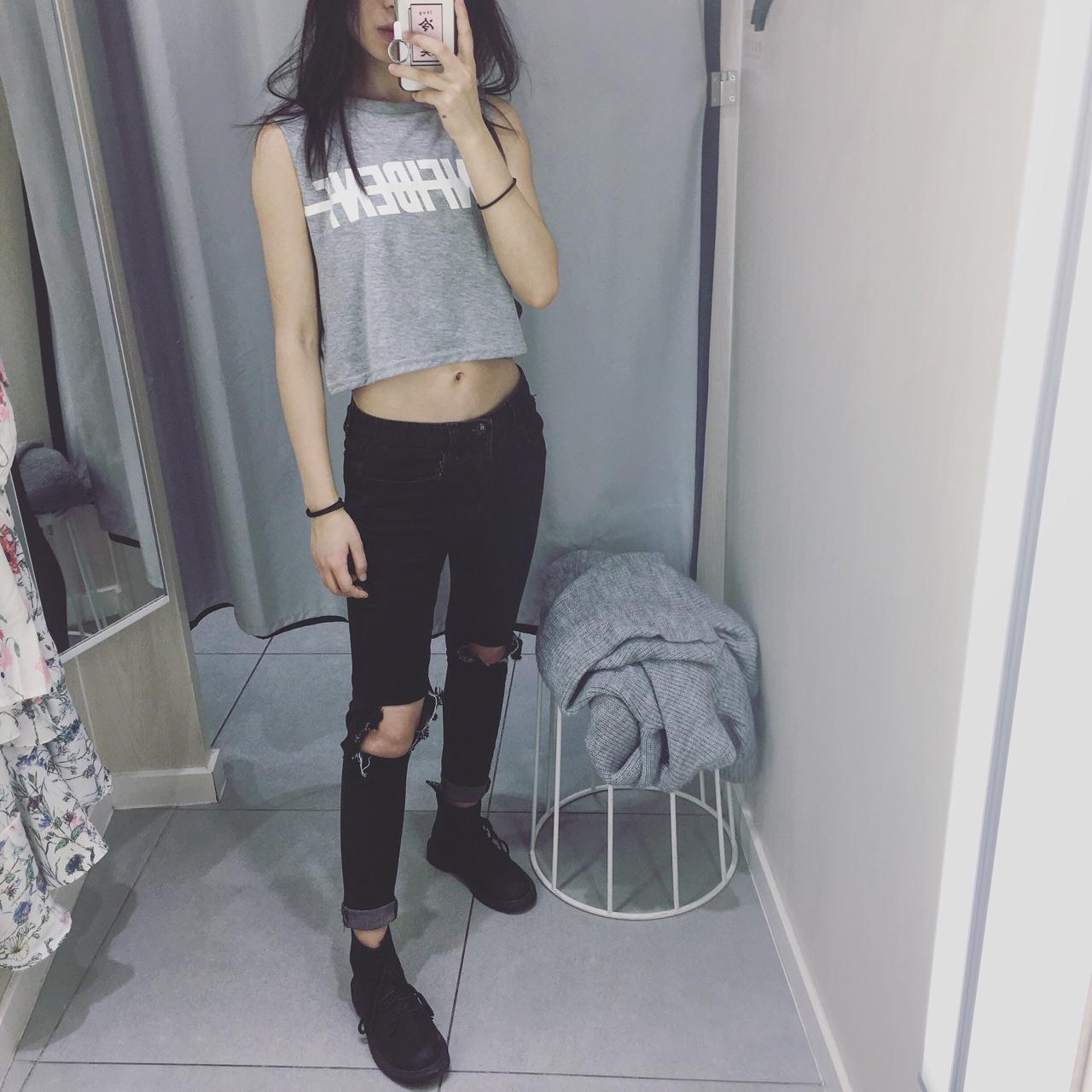 女生怎样穿衣服 v2-ea3eba75a9662c9059732cc184fca127_r.jpg