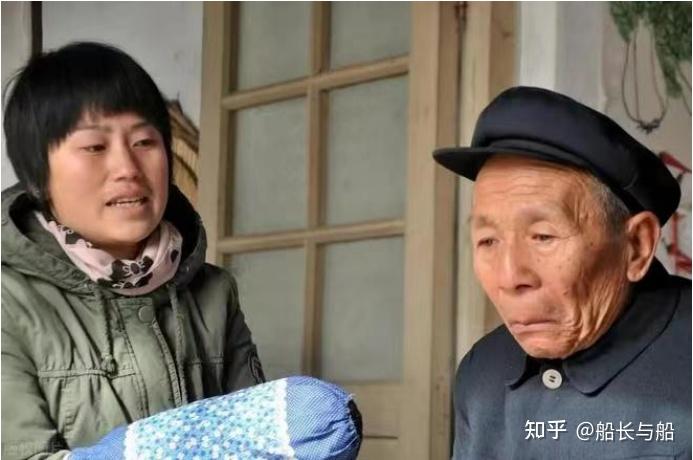 人到70，在儿女家轮流过年才懂：退休金和存款太高也是一种负担 - 知乎