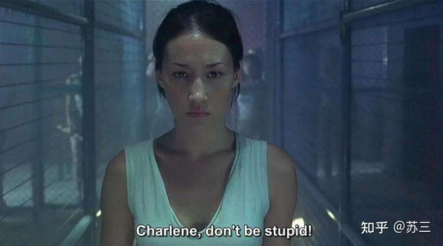 理想很丰满,现实很骨感,她遇到了常说的咸猪手,她开始抗争,努力工作