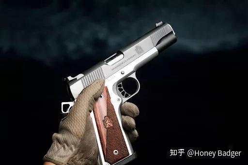 首先,说北美没有枪友首选1911作为自卫防身武器,是一个事实错误.
