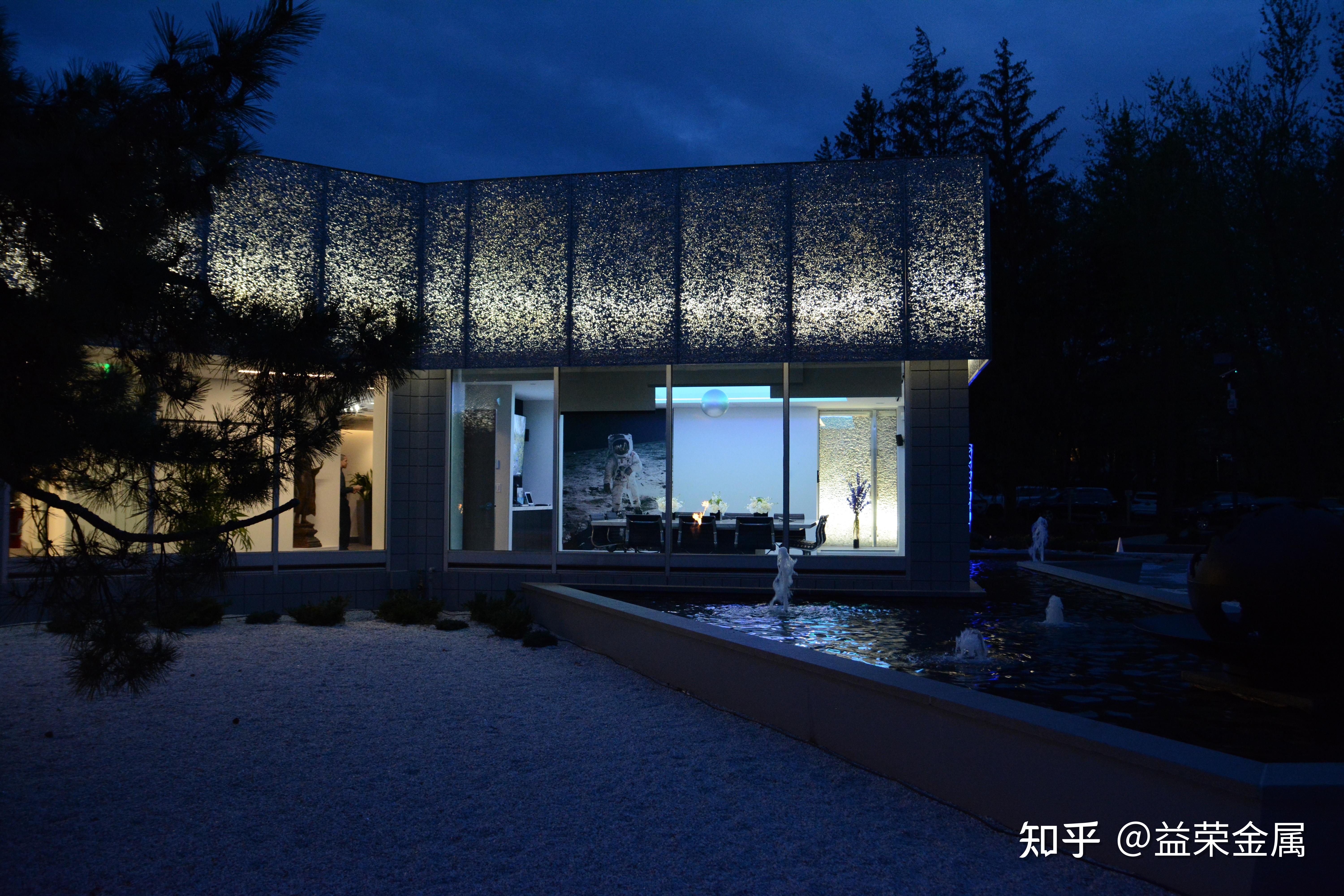 4,高科技,新型泡沫铝板,吸声性能好,声学性能稳定,,质轻,美观,防火,不