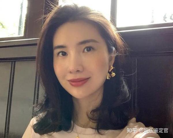 首爆年龄引争议,33岁的董花花,户外庆生场面奢华