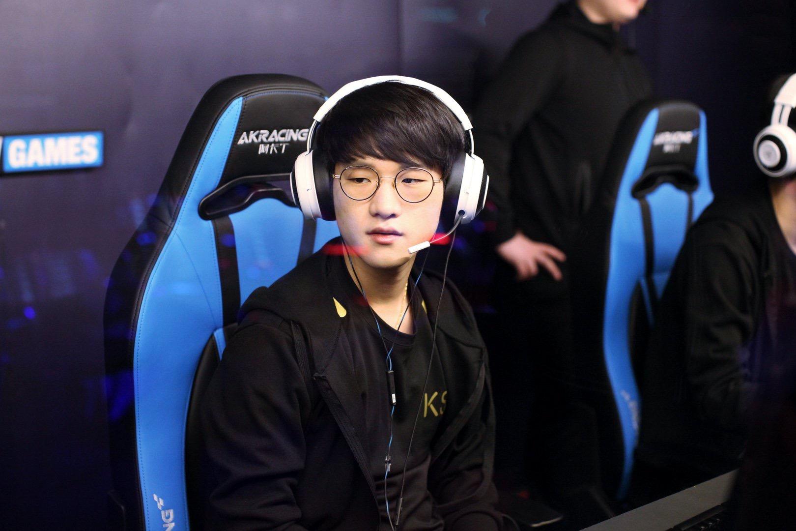 crown提起李民皓,我想大家都拿他跟faker作比较.