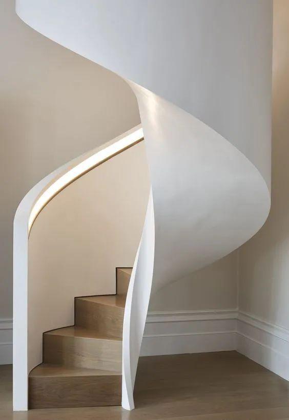 直线型最常见的一款楼梯造型,中间无过渡,由下至上延伸,线条感分明,但