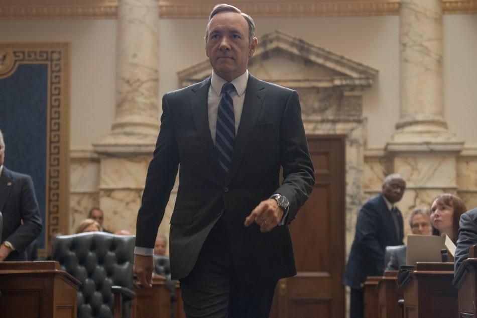 纸牌屋5上线,男主靠10个牌子撑起霸道总统