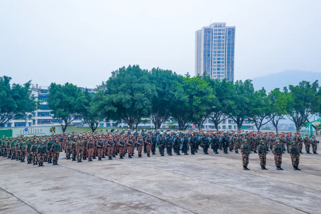 展现练兵备战的新姿态西部战区部队官兵迅疾奔赴战位新年度开训后