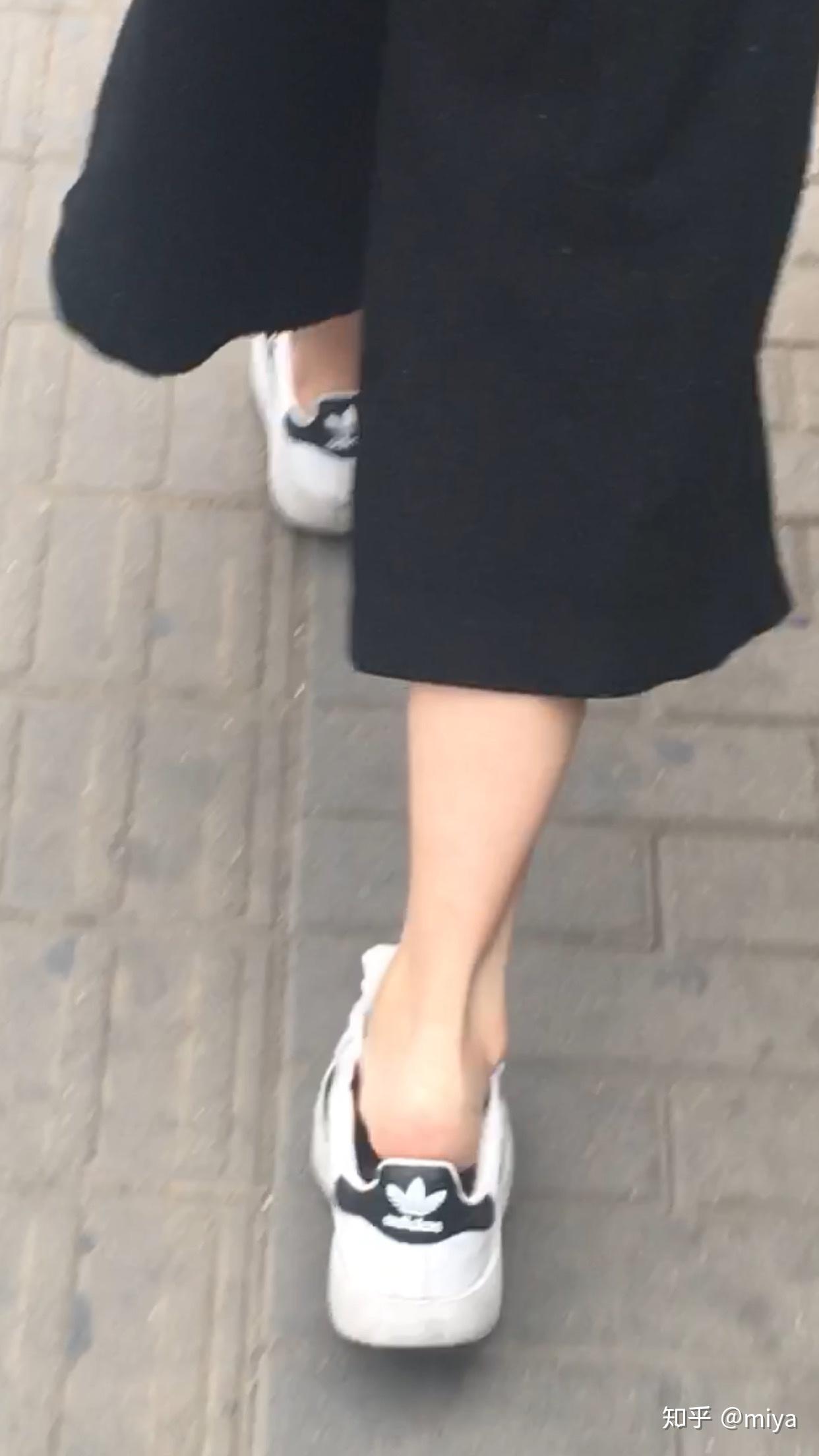 为什么很多女生女孩女人夏天不穿袜子直接穿鞋不光是凉鞋皮鞋好像也不