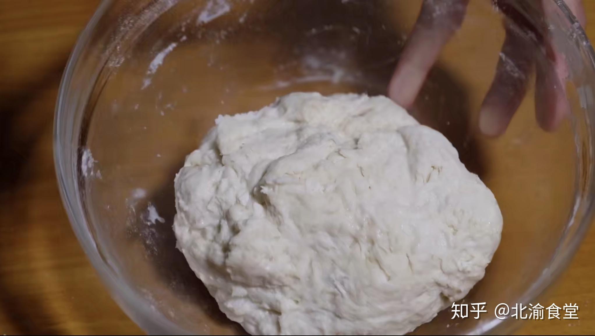 而是增加面团的延展性,让面筋不易断裂,让面团拥有更佳的塑形效果