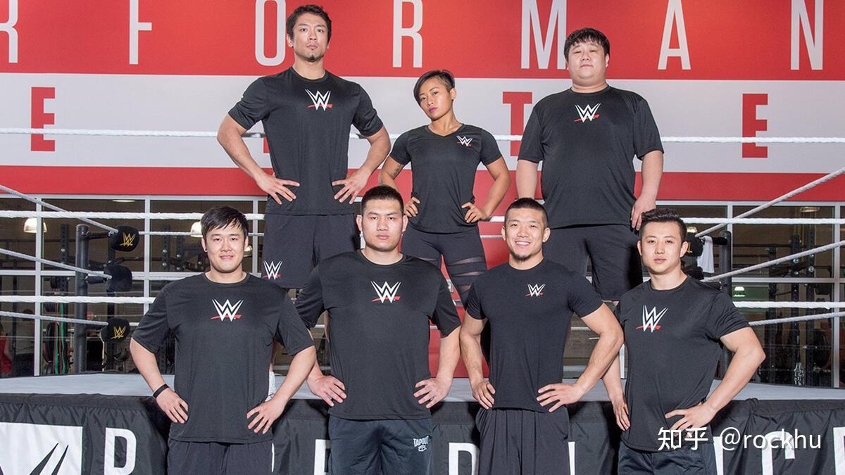 来到美国后,wwe给她起了一个擂台的名字xia li 李霞,并正式加入了 nxt