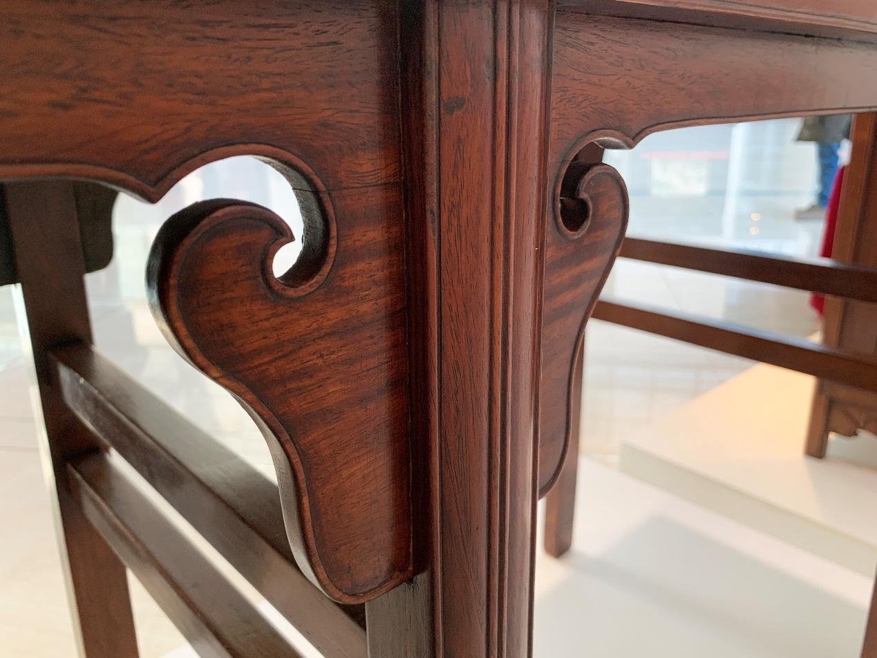 京剧脸谱般的云头黄花梨嵌影子木小平头案