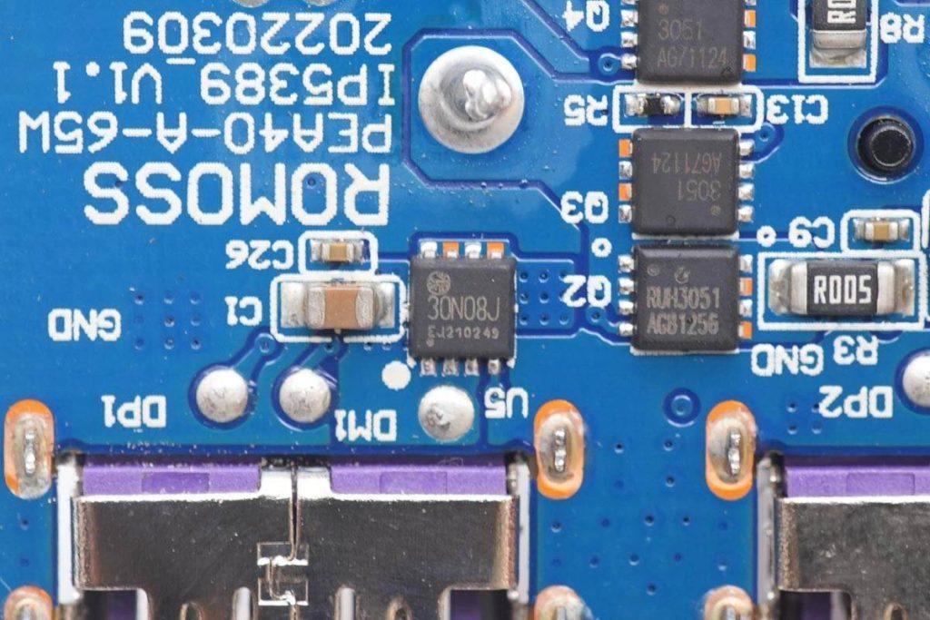 罗马仕65w移动电源拆解