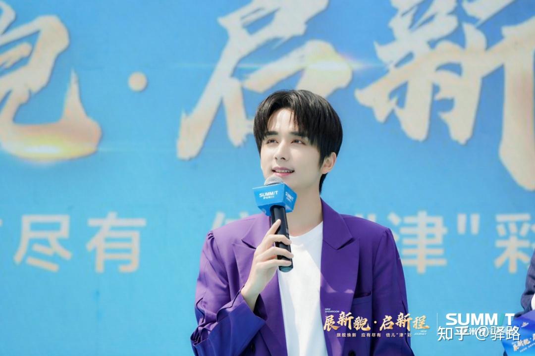 张新成在工作室装修改造中被萨米特产品的高端品质与艺术底蕴打动,并